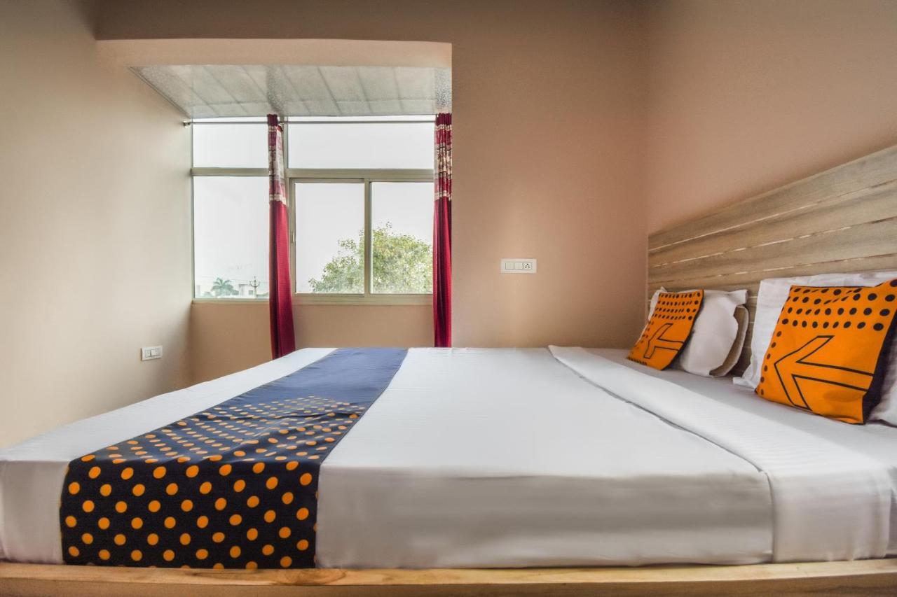 Hotel O Hi Tech Panchkula Eksteriør billede